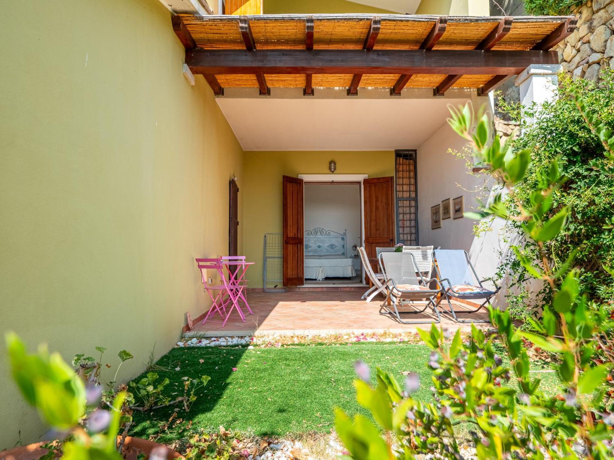 Ollastu Apartments Villasimius Buitenkant foto